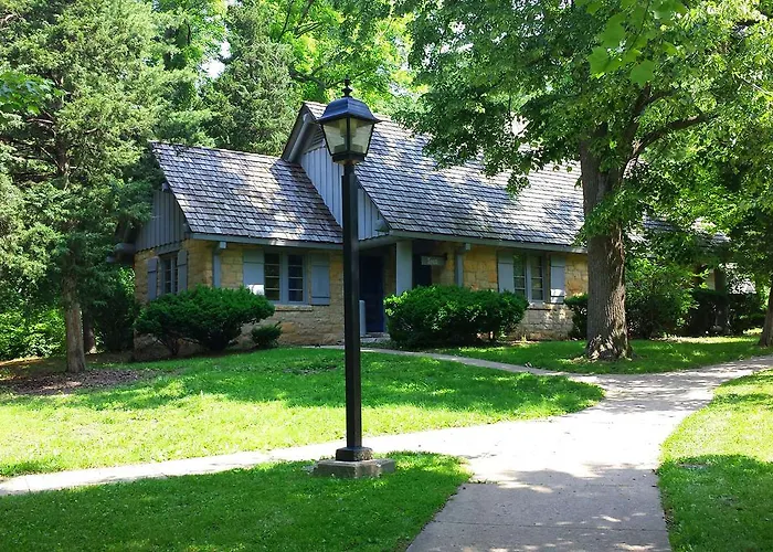 Hotel Pere Marquette Lodge & Conference Ctr; BW Premier Collection Grafton